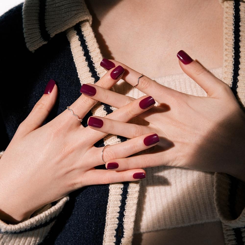Nail red color oxblood quyền lực
