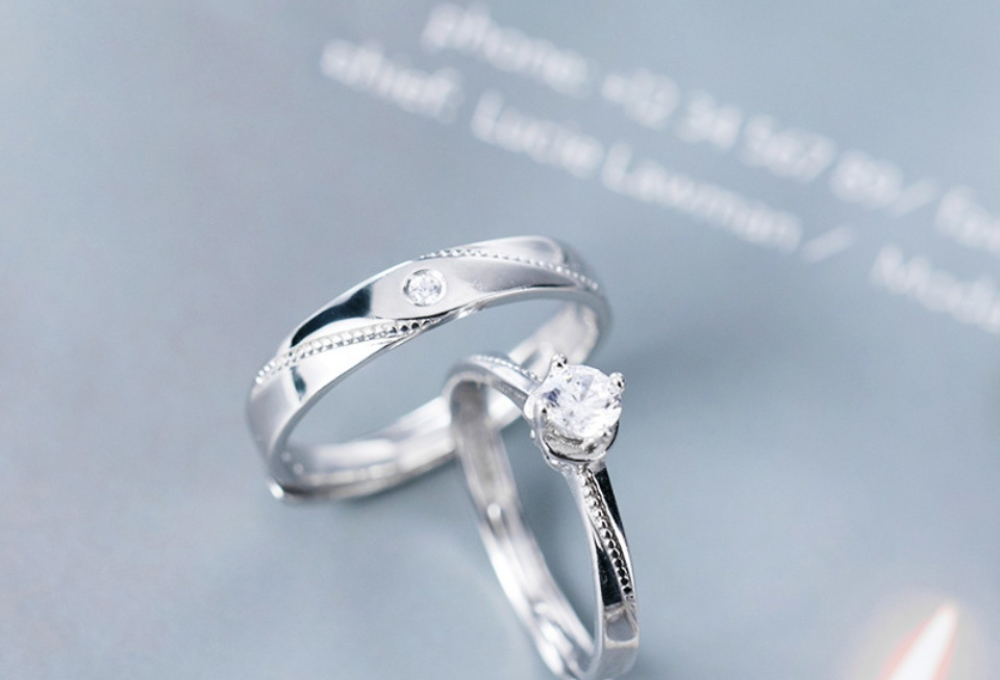 Nhẫn đôi là món quà Valentine cho bạn trai thể hiện tình cảm đặc biệt