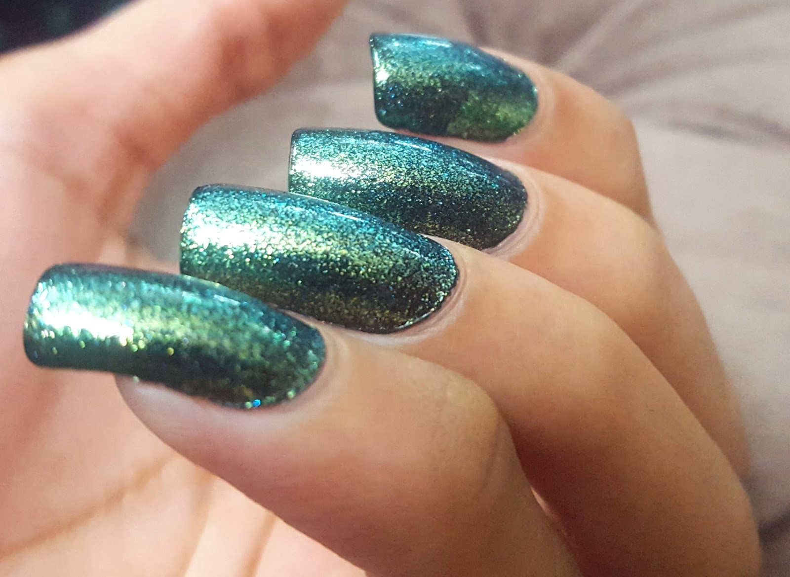 Nail màu xanh ngọc tráng gương