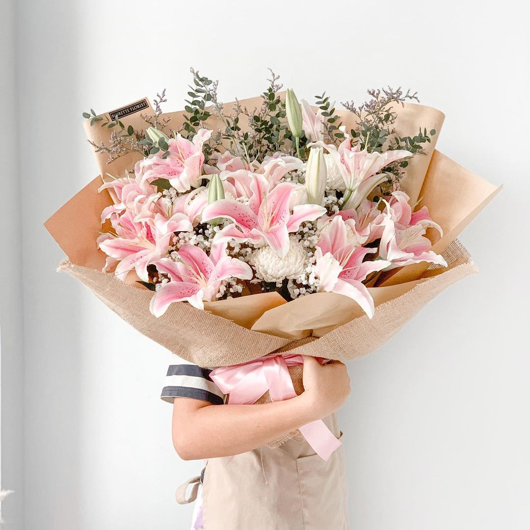 Tặng hoa tươi tắn nhân ngày sinh nhật nhằm thể hiện nay tình các bạn thắm thiết, keo dán giấy tô 