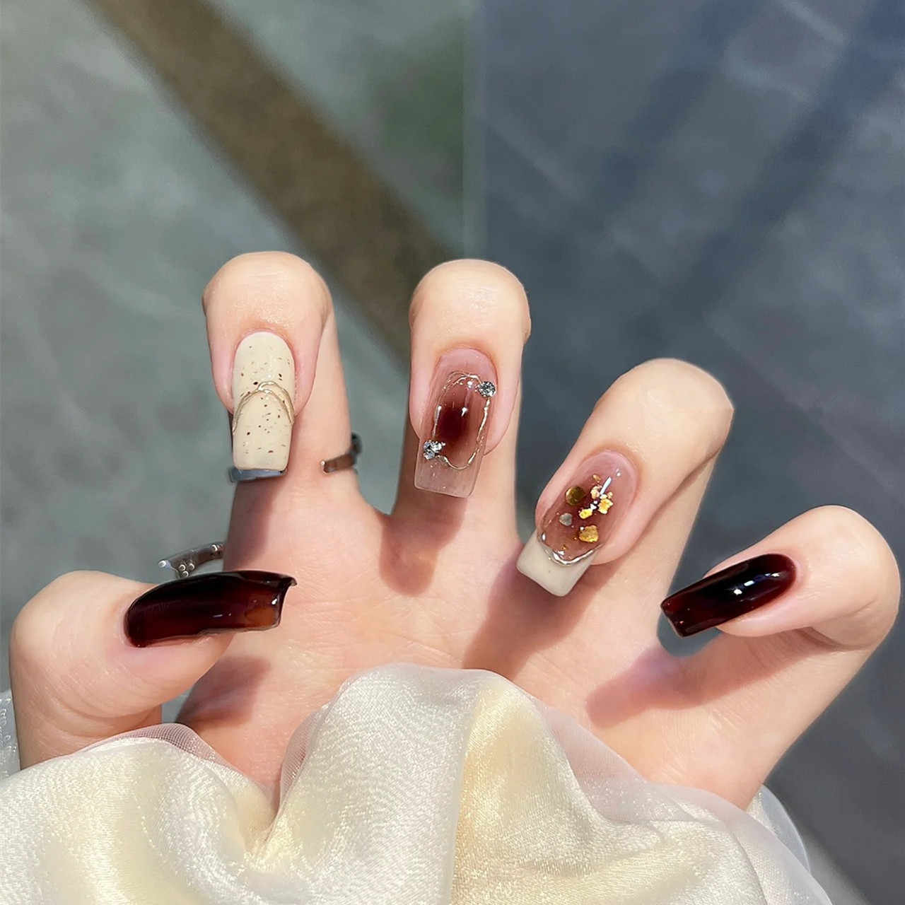 Mẫu nail Ballet màu nâu lạ mắt