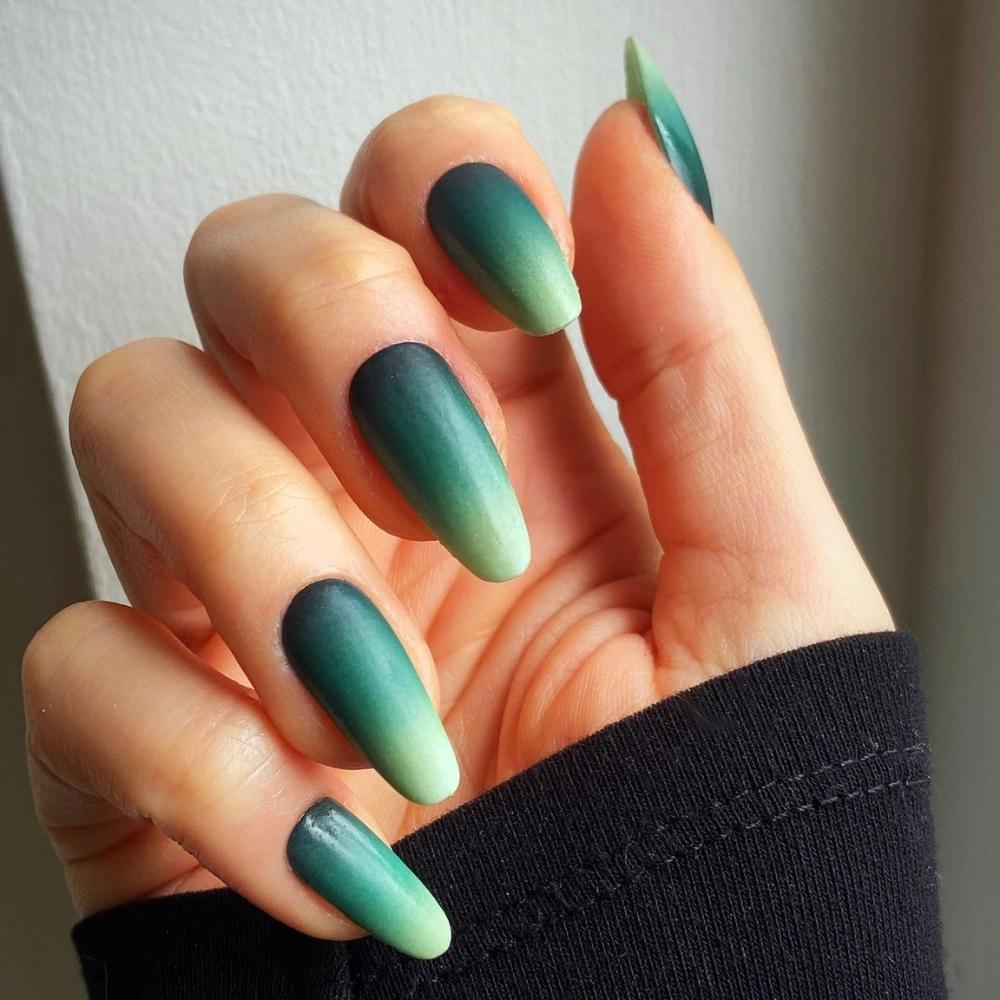 Nail ombre đem sắc xanh lơ nhẹ nhàng nhàng