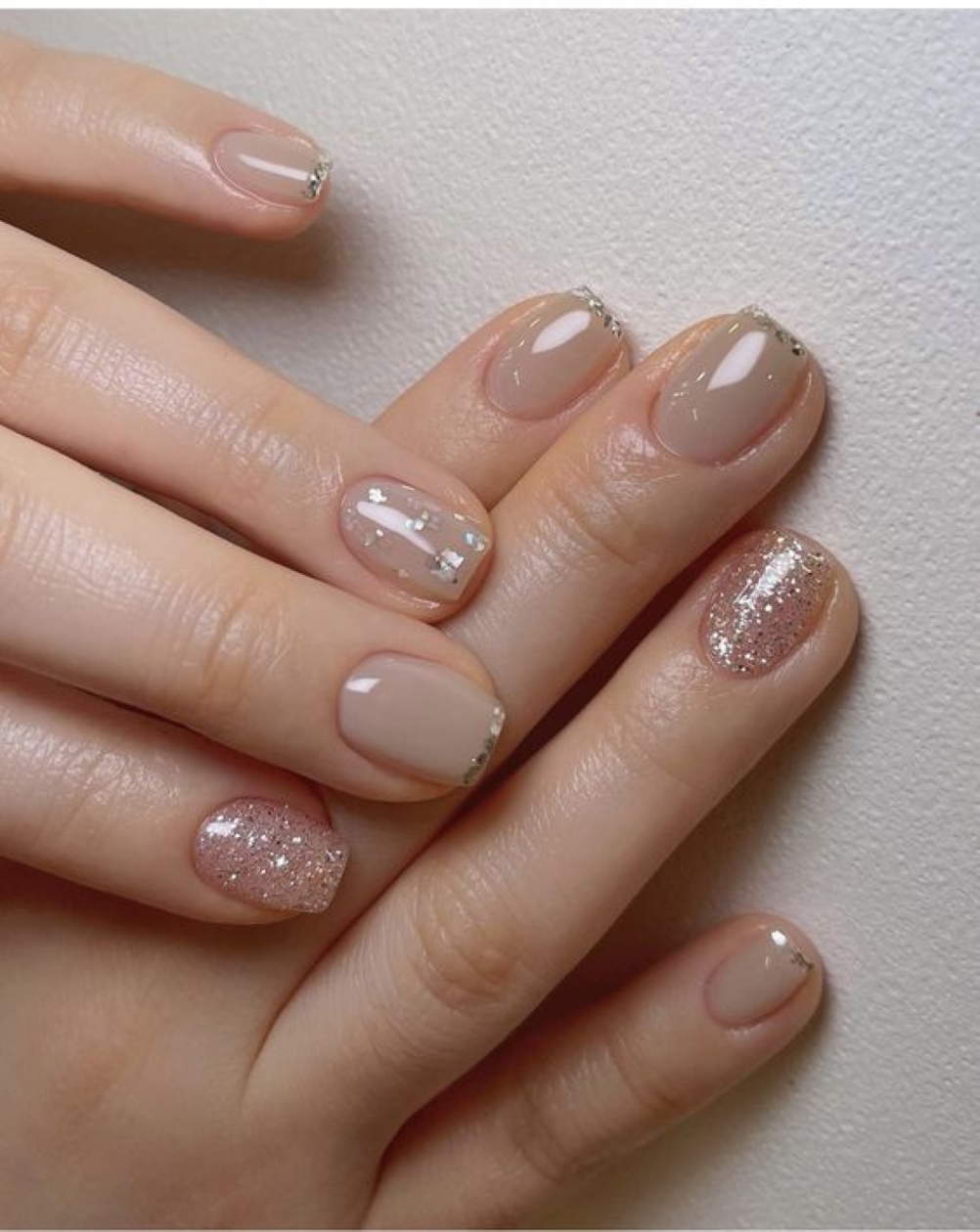 Bạn sẽ xinh xắn và sang chảnh hơn với bộ nail màu nude này 