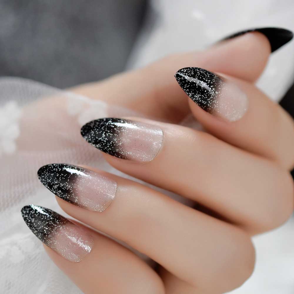 Mẫu nail ombre màu đen thể hiện sự quyền lực và quý tộc