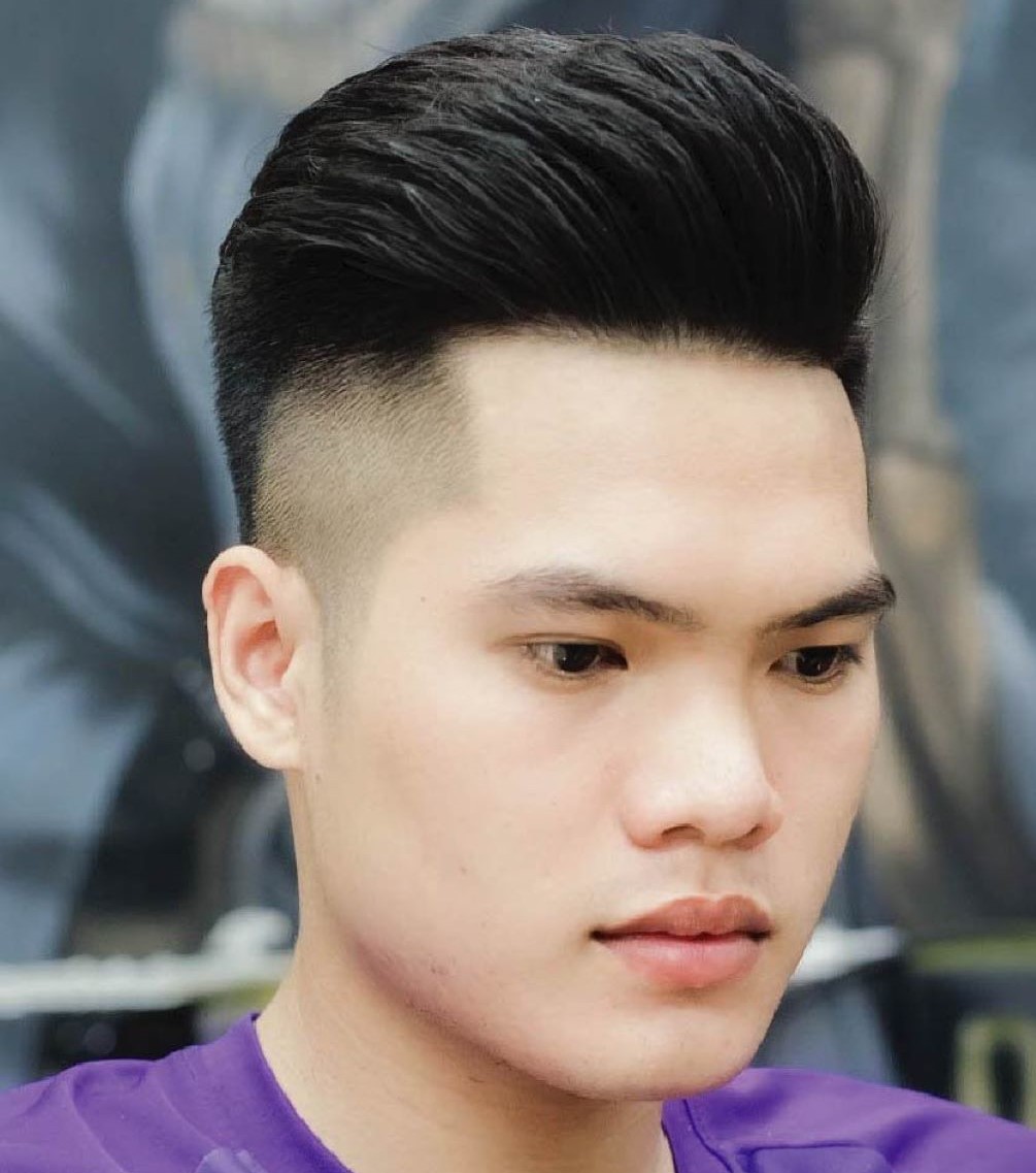 Cắt tóc undercut ngắn vuốt ngược Những chàng có trán không quá cao rất hợp để kiểu undercut ngắn vuốt ngược