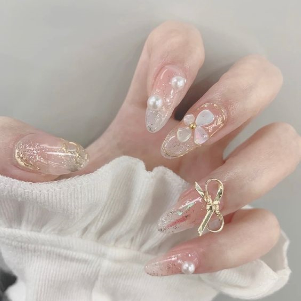 Mẫu nail mắt mèo kim cương đính charm nơ xinh xắn