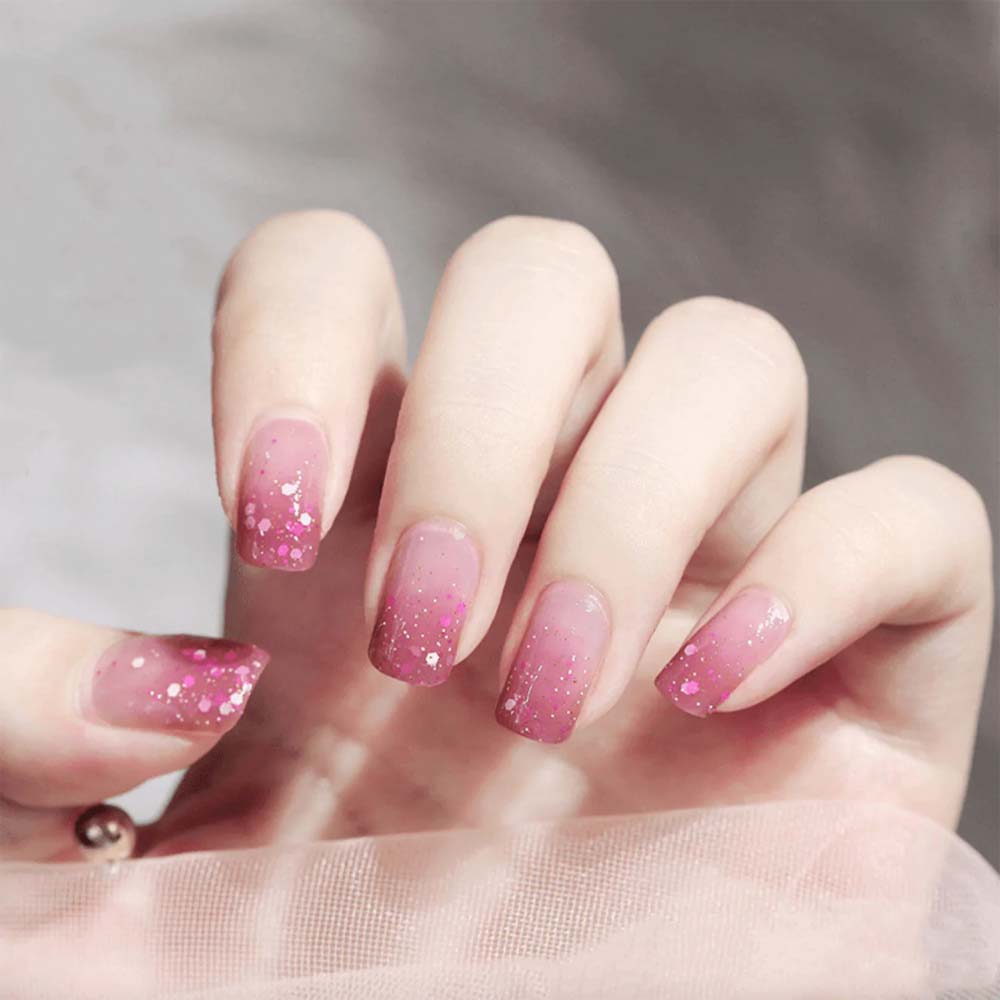 Các nàng cũng có thể dùng mẫu nail này cho các buổi hẹn hò đầu tiên