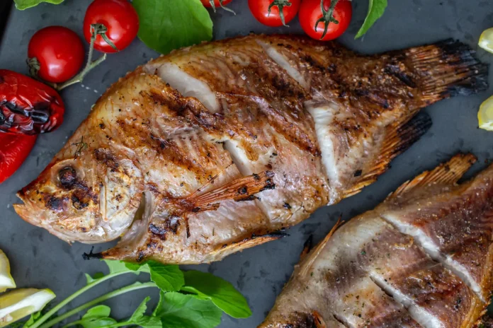 nướng cá bằng nồi chiên không dầu