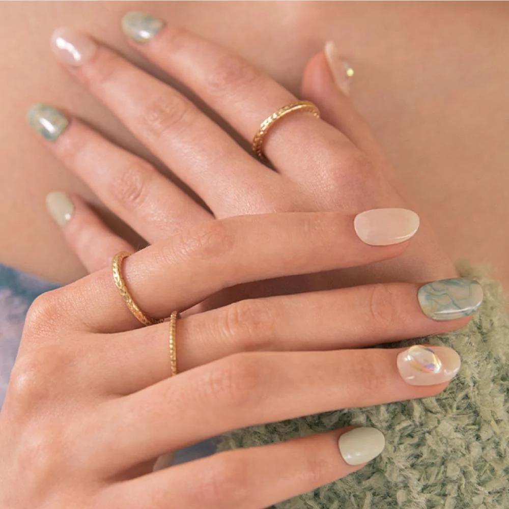Mẫu nail đính kèm đá lấp lánh
