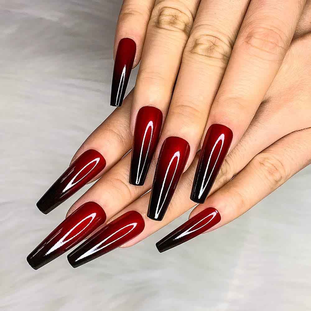 Sở hữu mẫu nail ombre đỏ đen giúp đôi tay càng nổi bật