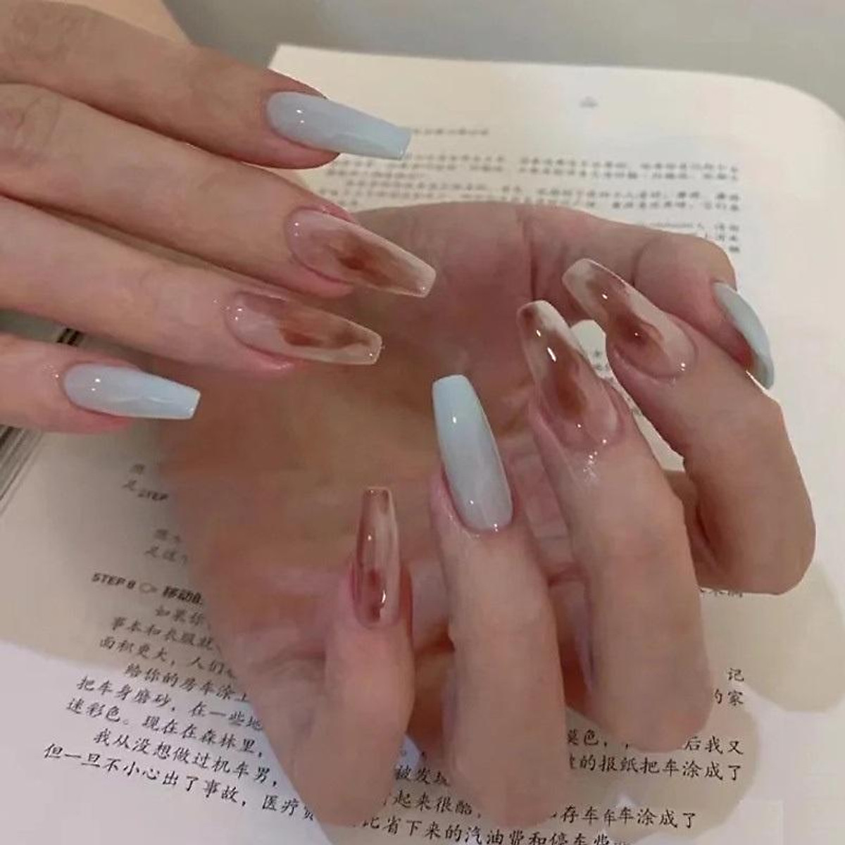 Các gam màu được pha trộn hài hoà theo một kỹ thuật nhất định