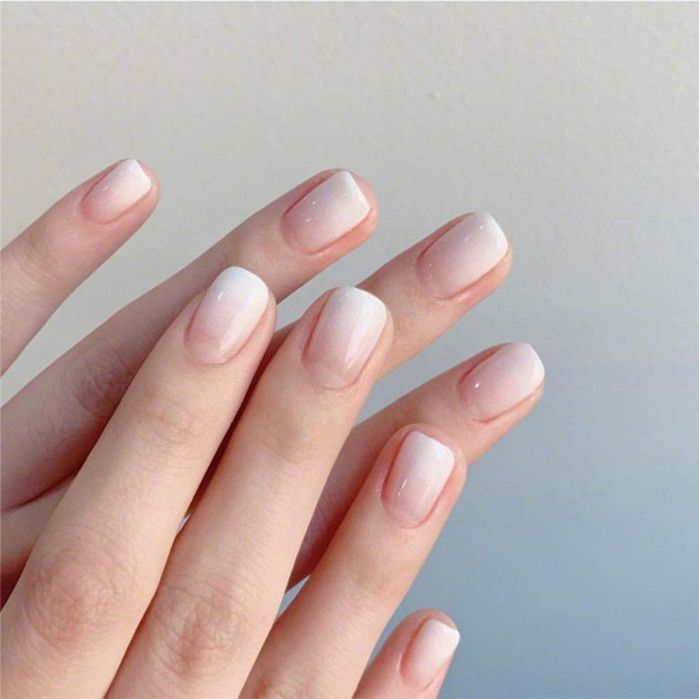 Mẫu móng ombre trắng hồng cánh sen cho nàng da sáng