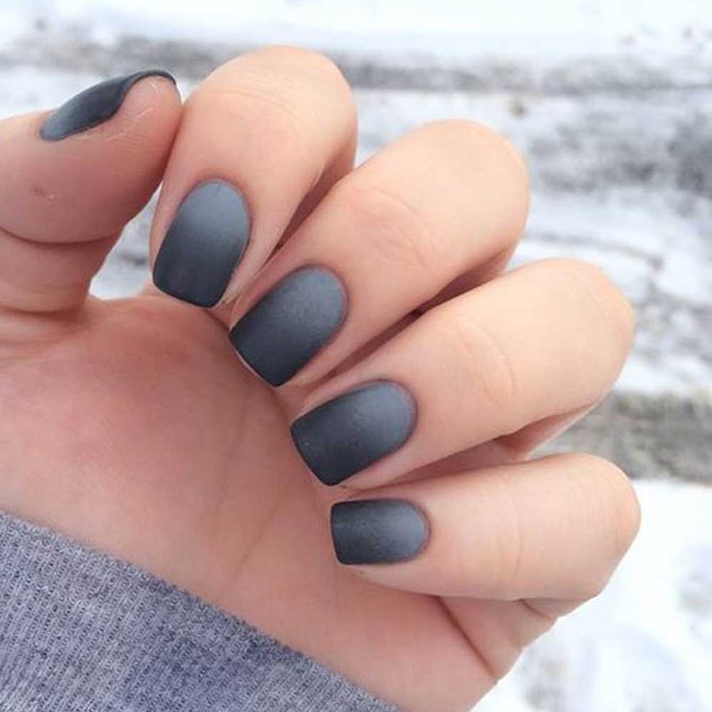 Tone màu xám tạo cảm giác tay nhìn quyền lực và cứng cáp hơn