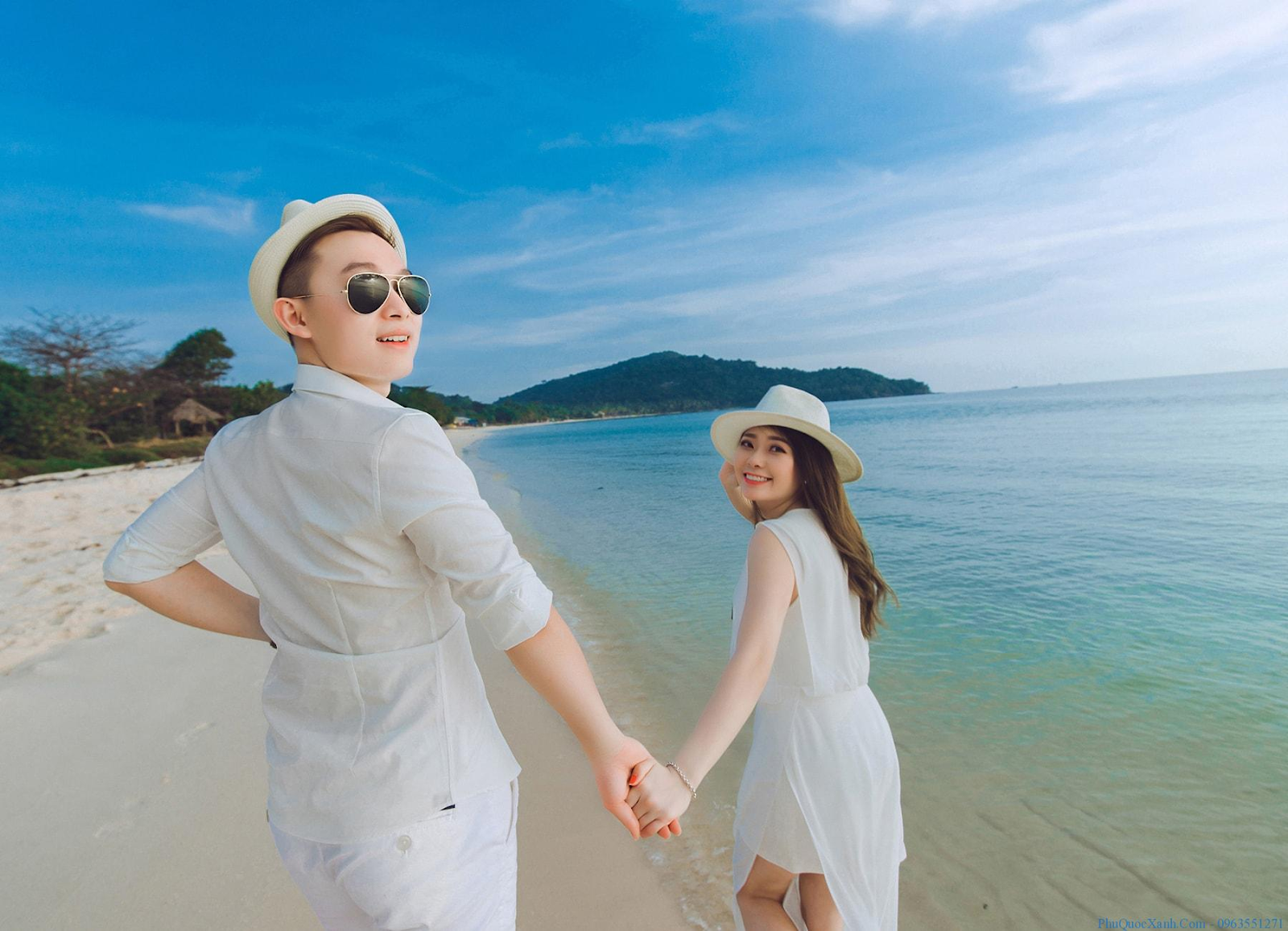Chụp ảnh cặp đôi tay trong tay