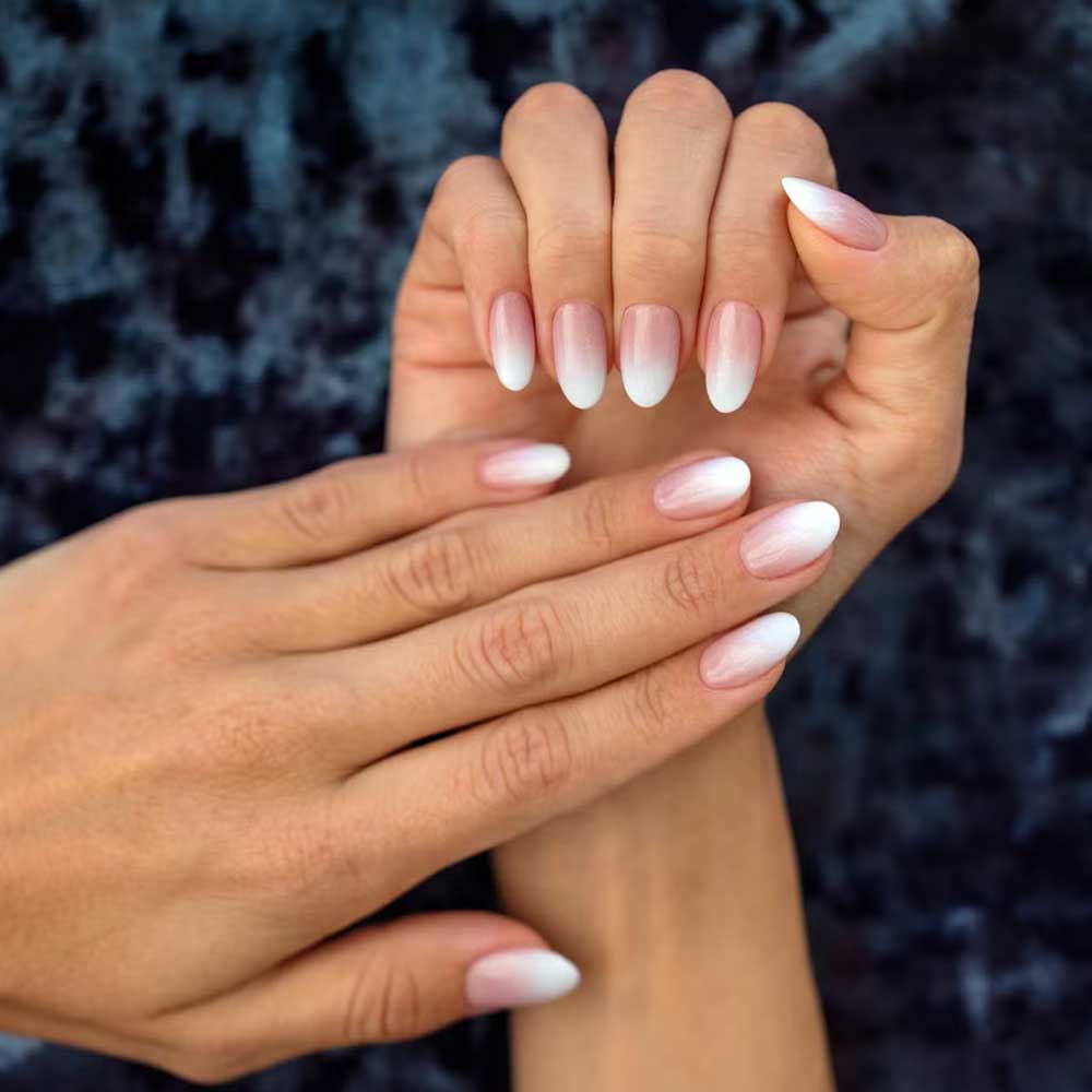 Mẫu nail ombre hồng trắng tinh tế, sang trọng