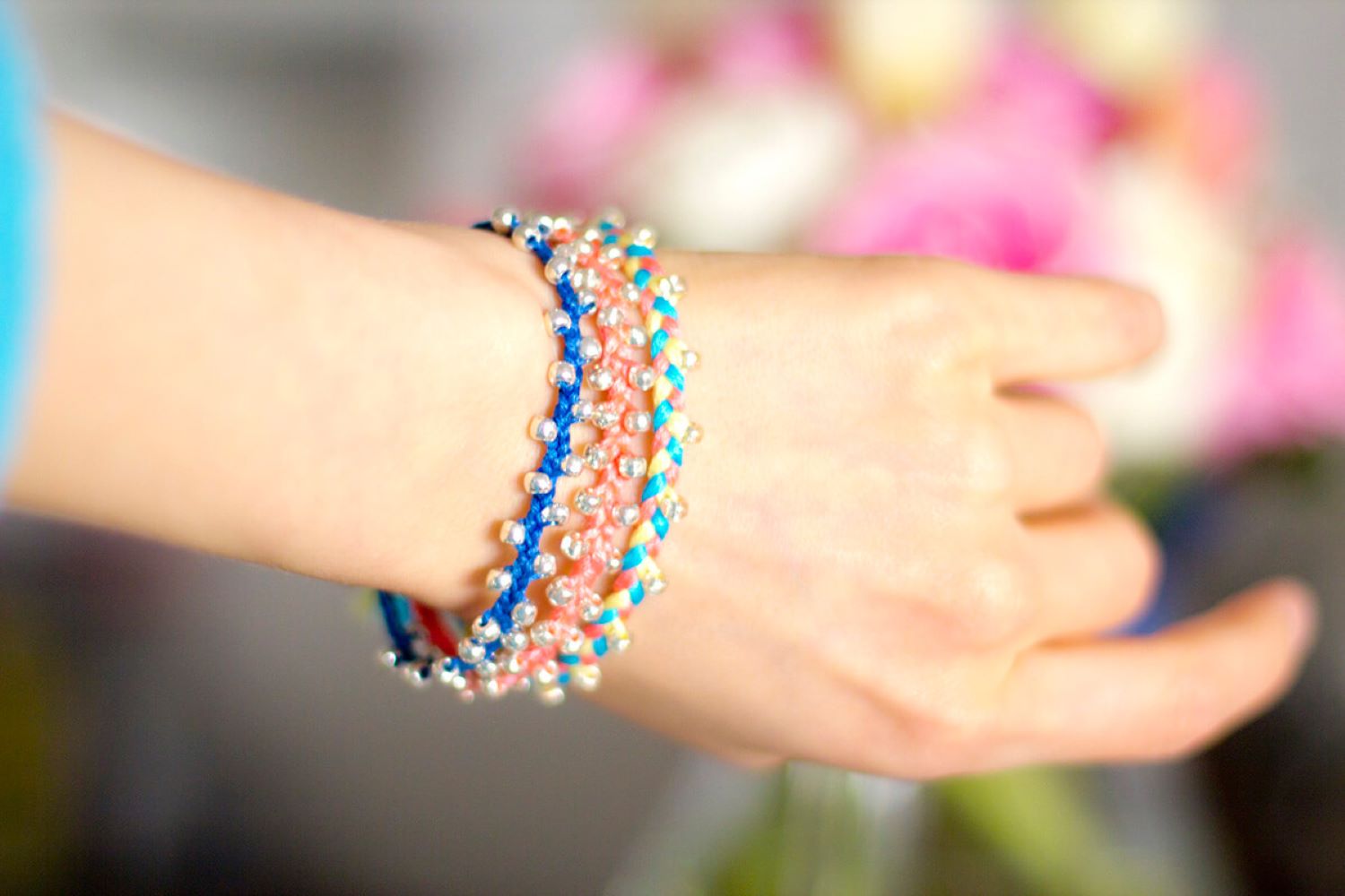 Vòng tay handmade là món quà 8/3 mang lại may mắn cho người được nhận