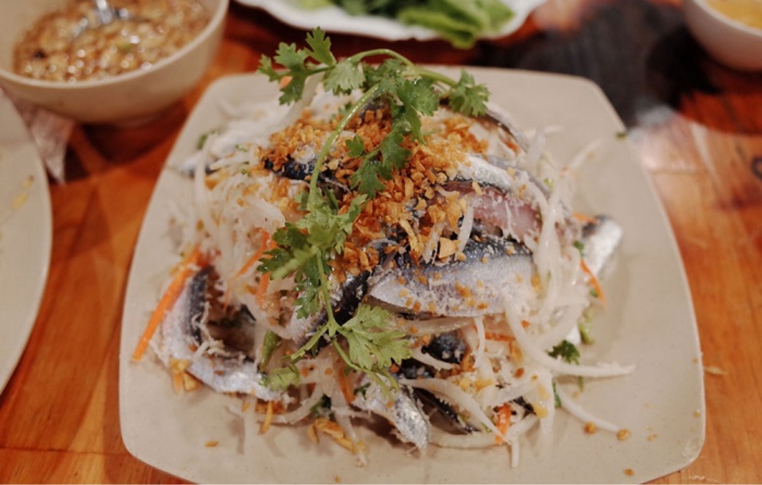 Món gỏi cá trích Phú Quốc nức tiếng gần xa