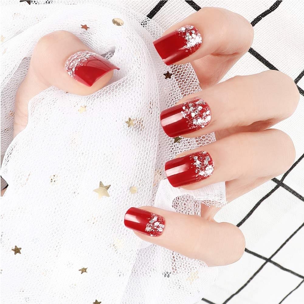 Nail đỏ đính đá thật thời thượng