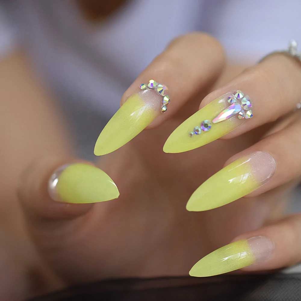 Mẫu nail ombre vàng đính đá sang trọng