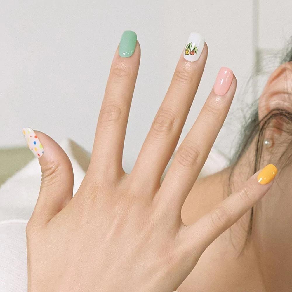 Kết hợp ý khuôn nail xanh lơ mint và trắng