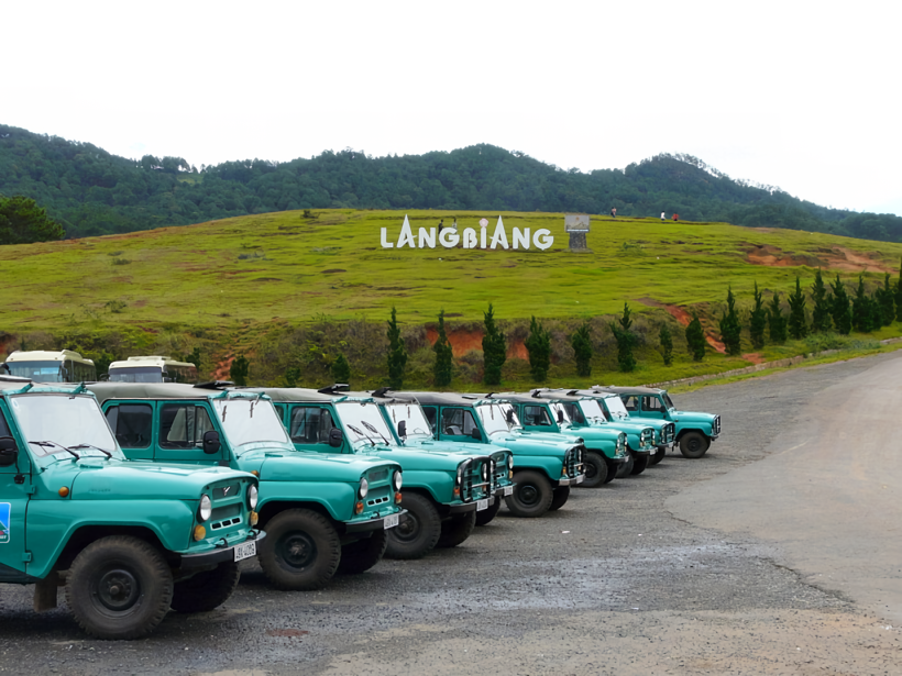 Đi xe jeep