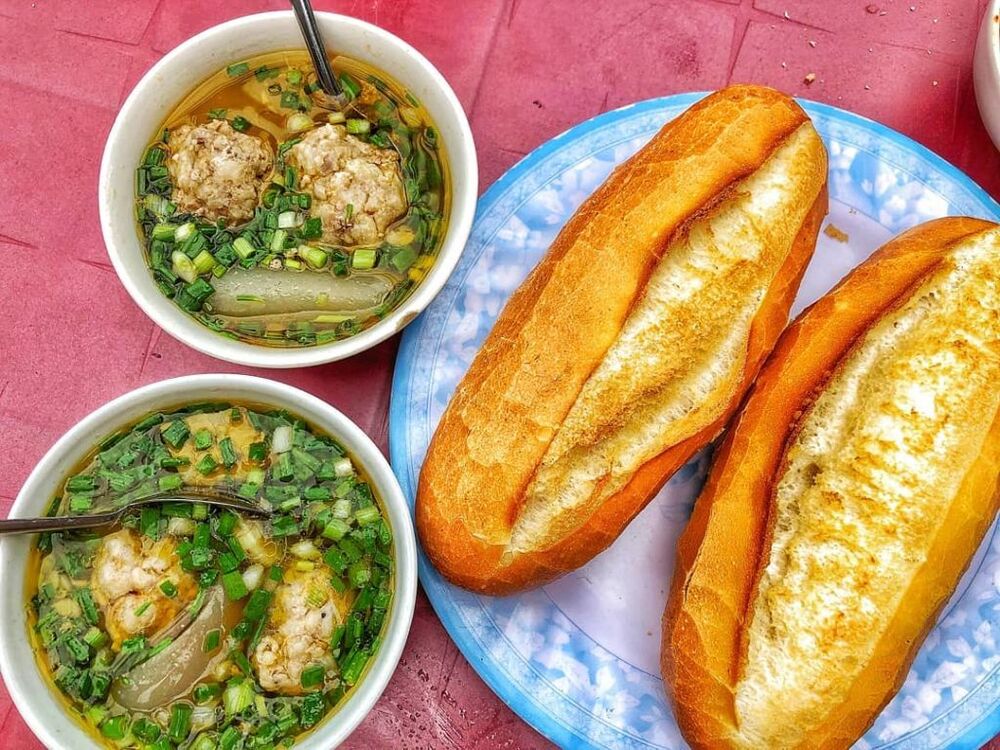 Bánh mì xíu mại rất phổ biến ở Đà Lạt