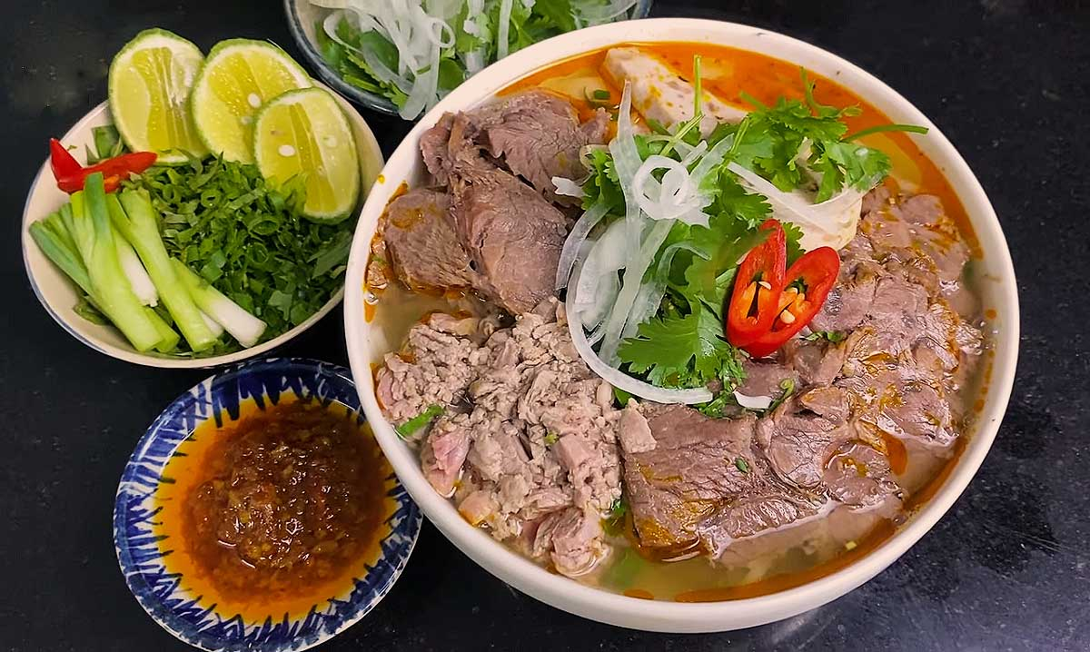 Bún bò Huế là món ngon Đà Nẵng không nên bỏ qua