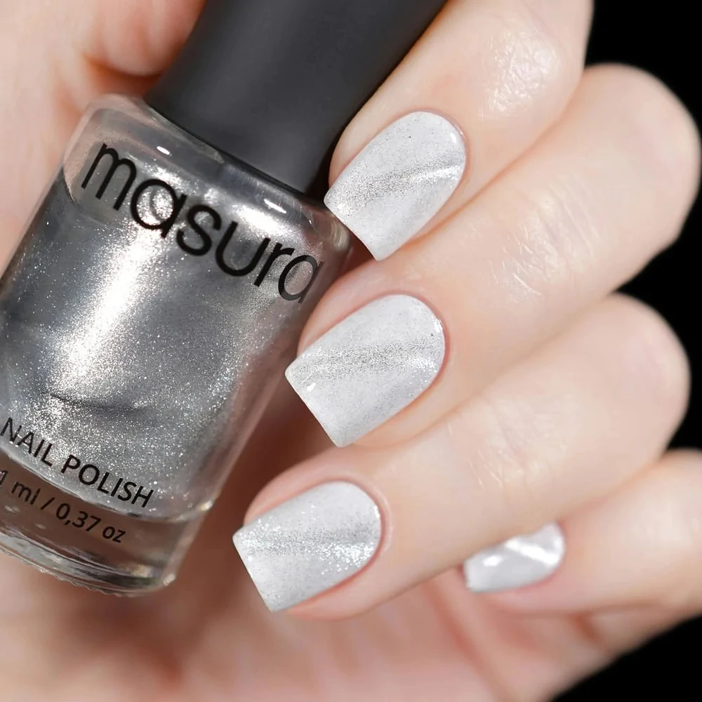 Mẫu nail mắt mèo trắng tinh khôi