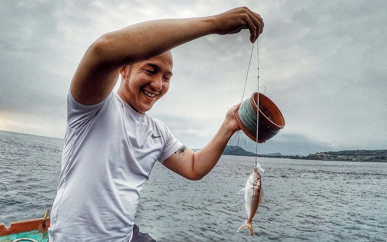 Vui chơi ở làng chài Hàm Ninh
