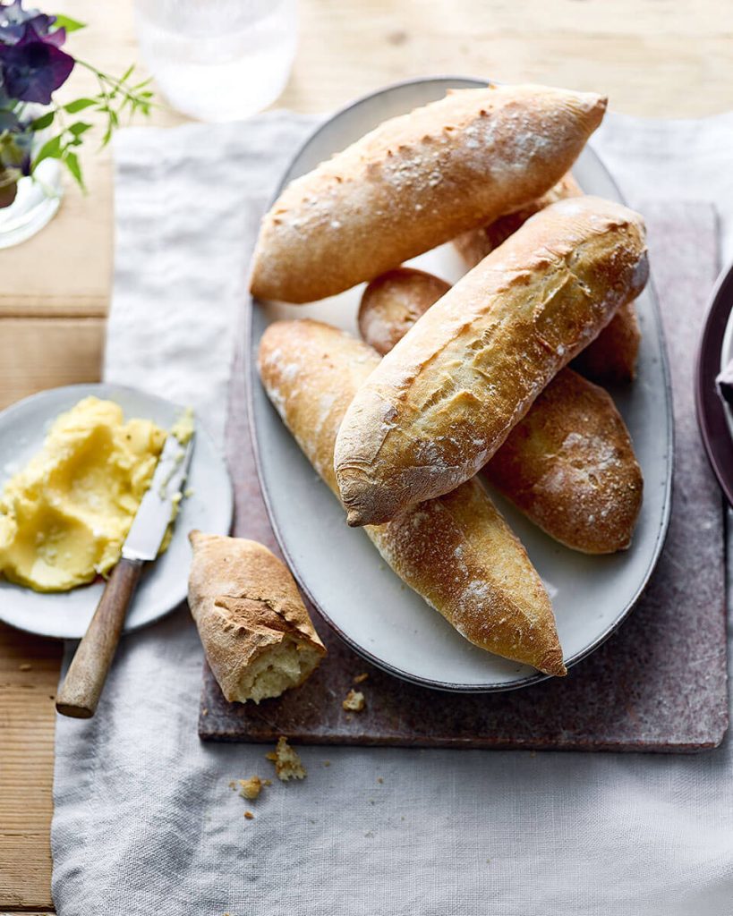 Bánh mì mini với bơ