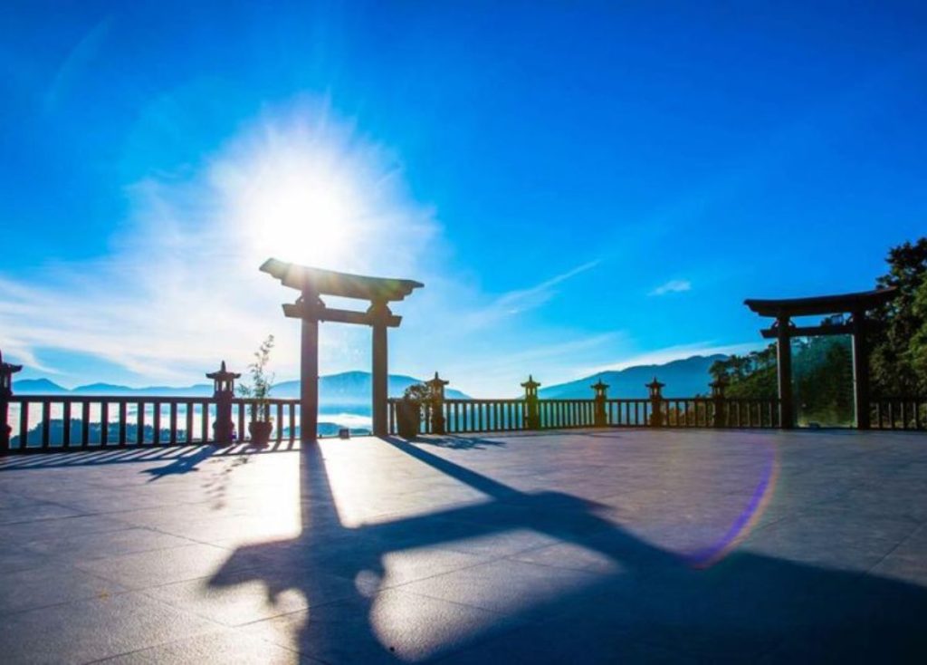 Linh Quy Pháp Ấn luôn mở cửa chào đón khách tham quan vào tất cả các thời điểm trong ngày, cả lúc bình minh lẫn đêm muộn