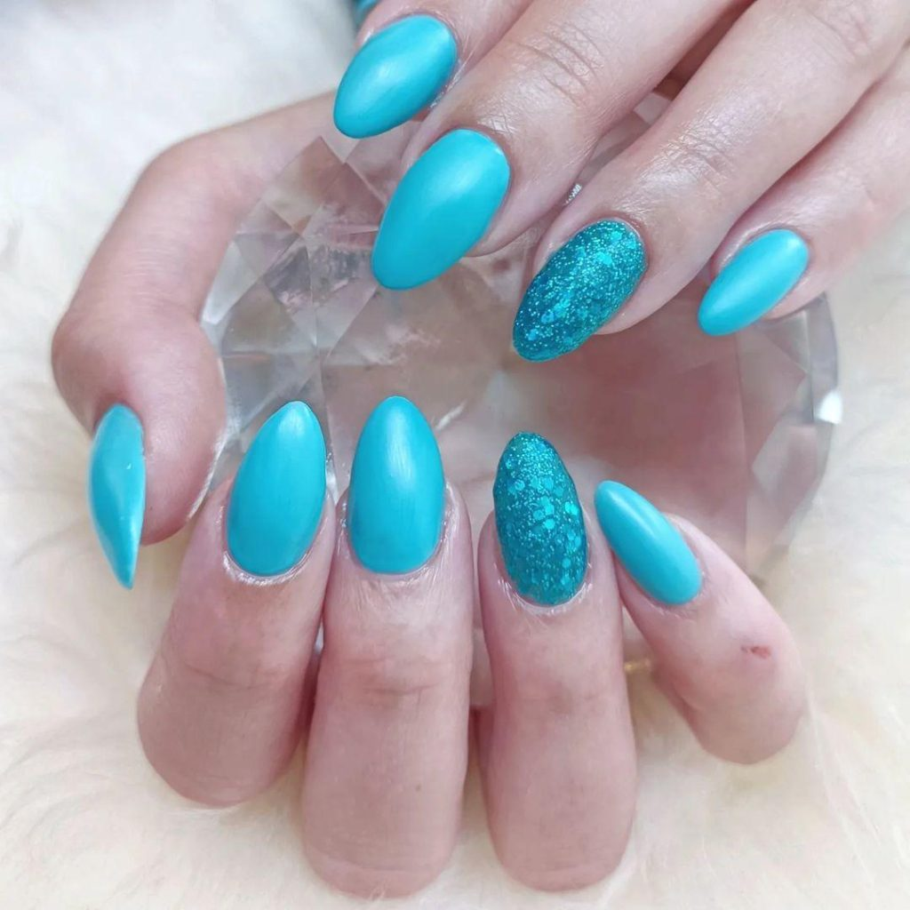 Nail màu xanh ngọc 