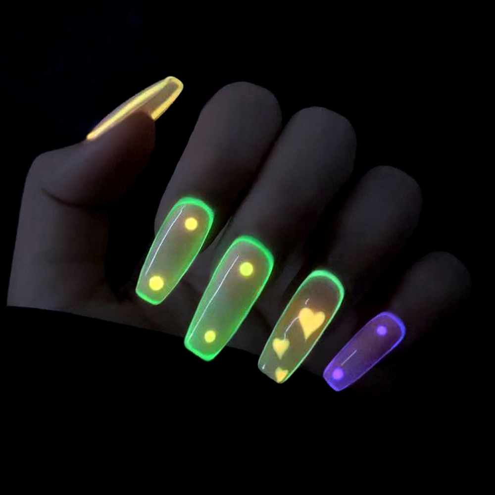 Mẫu sơn móng tay độc, lạ