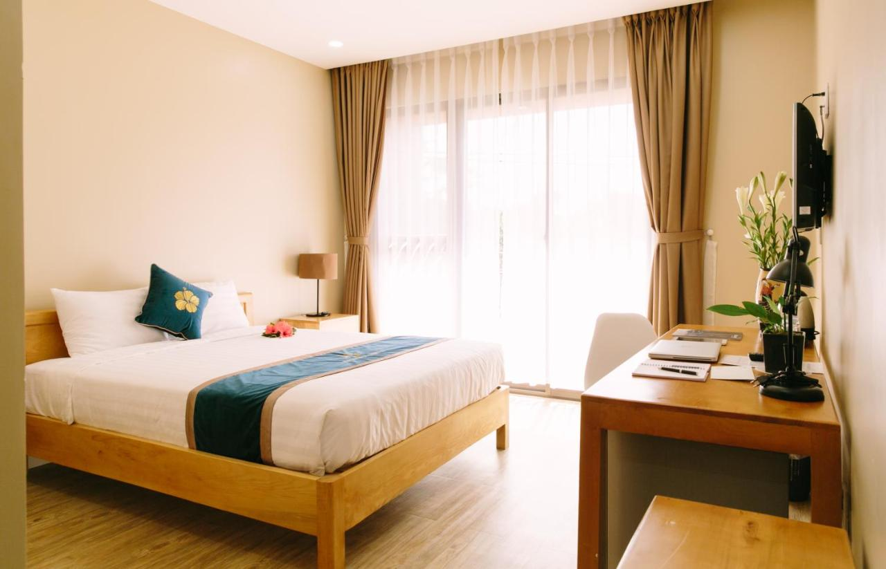 Phòng ốc với màu nâu trầm ấm cúng và phong cách hiện đại tại khách sạn Minh Nhung 