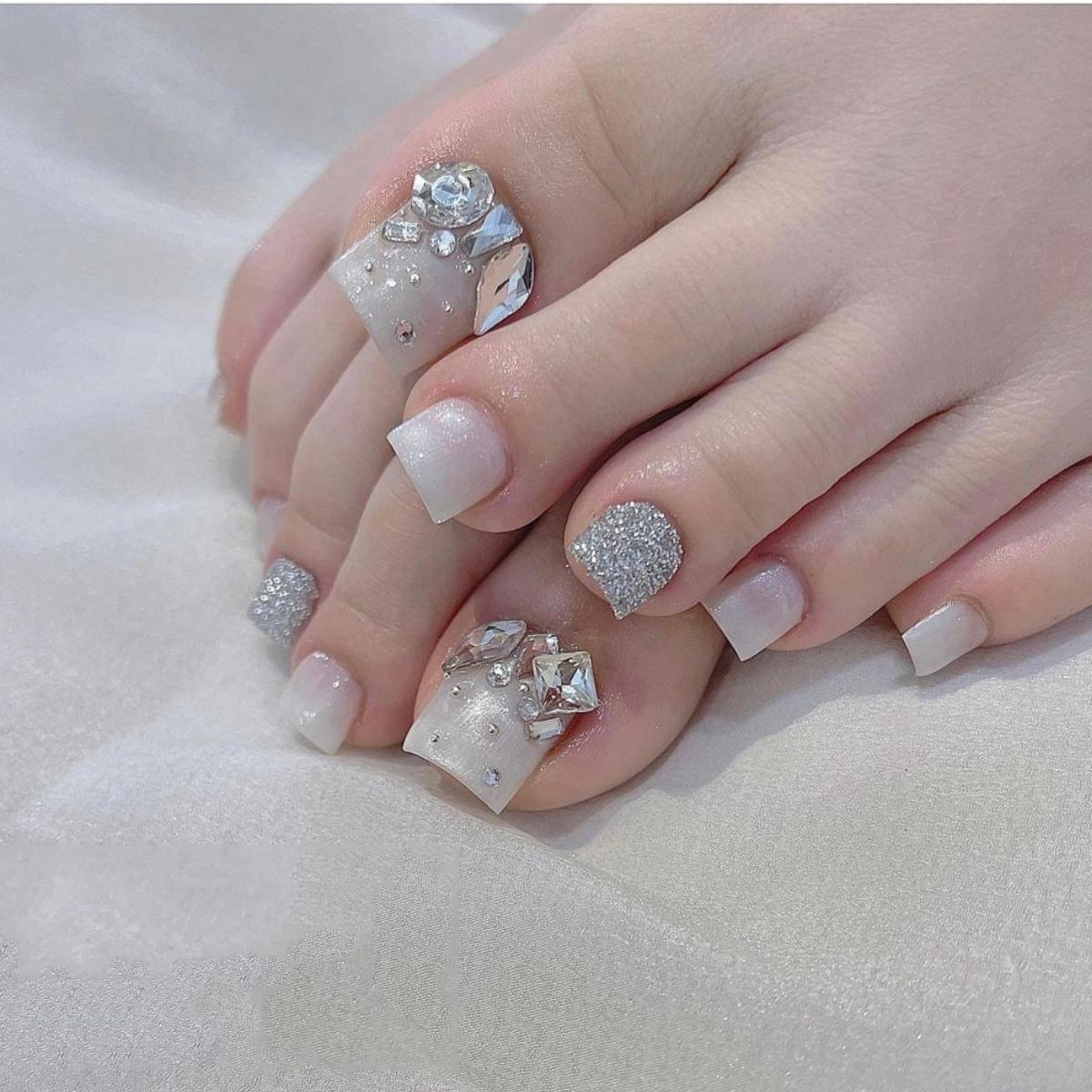 Nail chân white color kim tuyến lấp lánh lung linh 