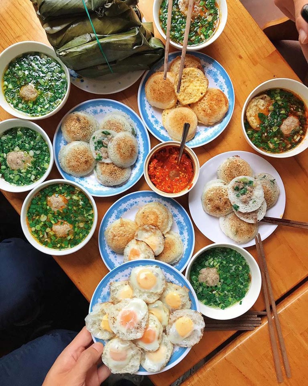 Bánh căn Nhà Chung nổi tiếng thơm ngon, nóng hổi