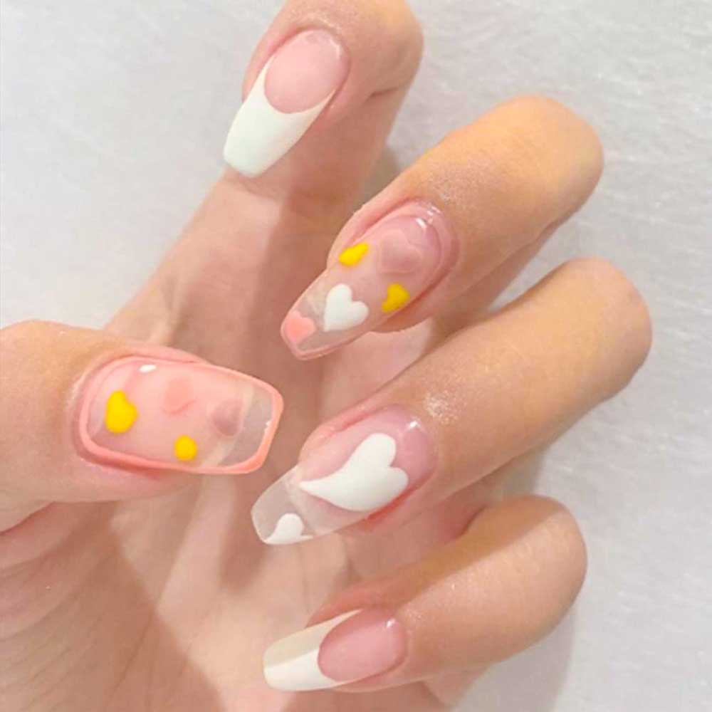 Mẫu nail với sắc hồng nhạt làm chủ đạo 