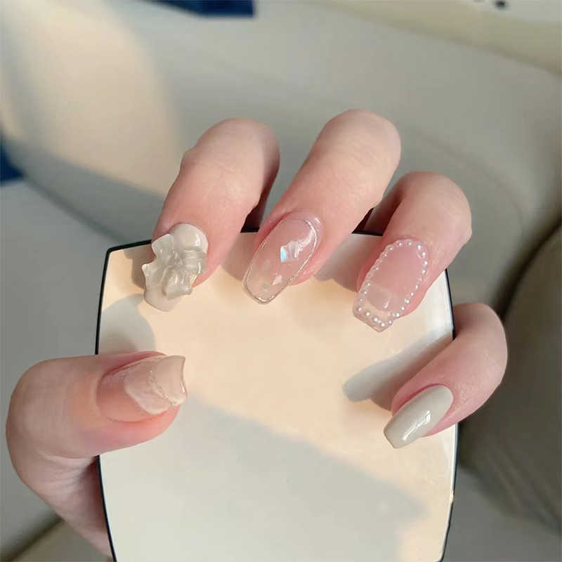 Mẫu nail màu trắng đơn giản