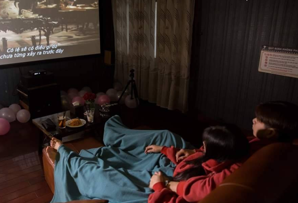 Xem phim cùng nhau một món quà Valentine khiến chàng nhớ mãi
