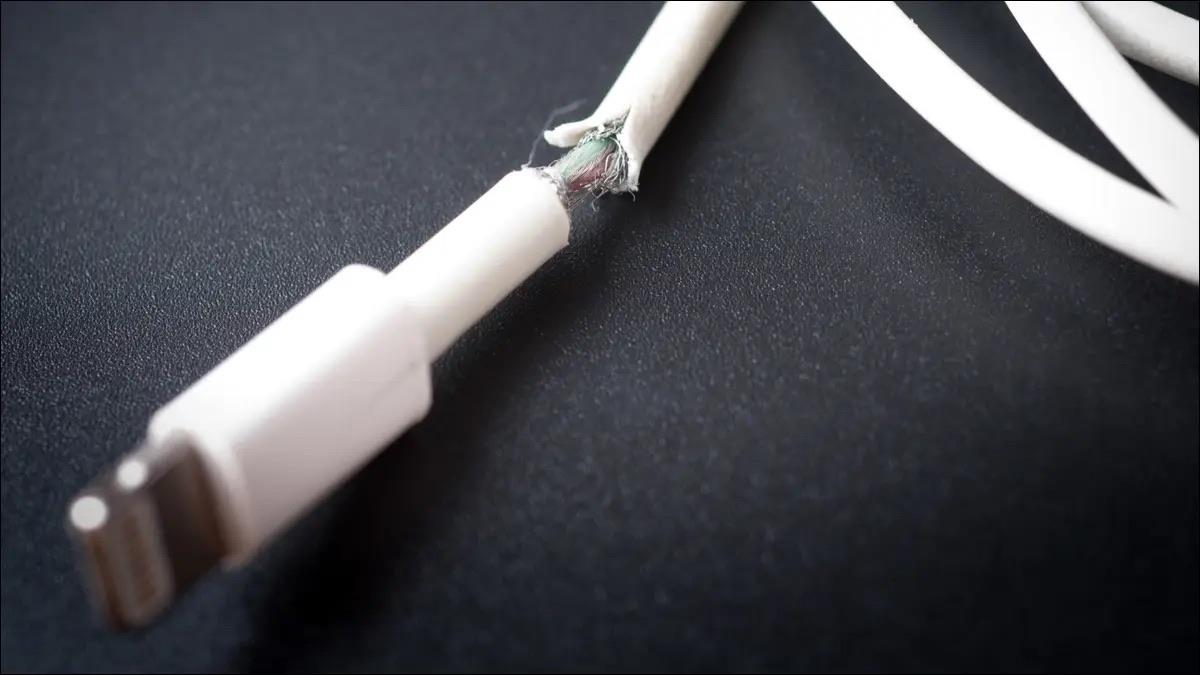 Điện thoại không vào pin do hư cáp sạc