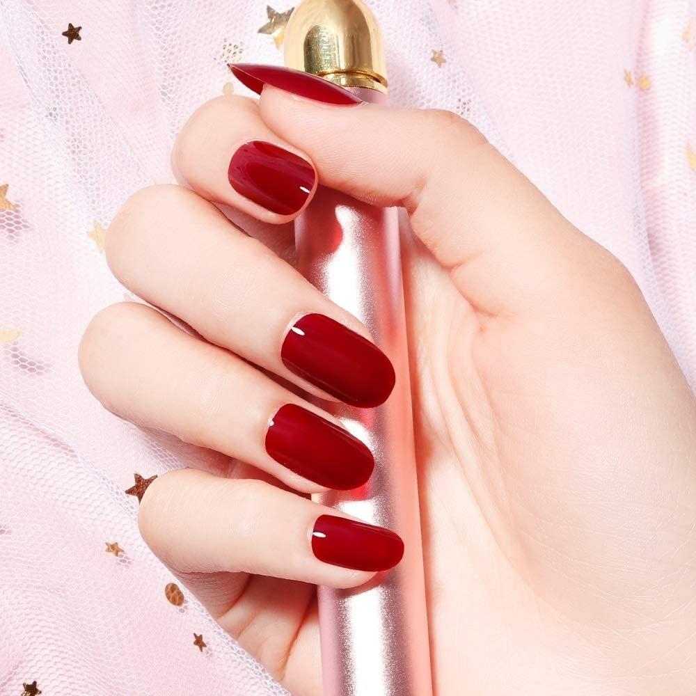 Nail đỏ lòm thạch rất đẹp cho tới cô dâu