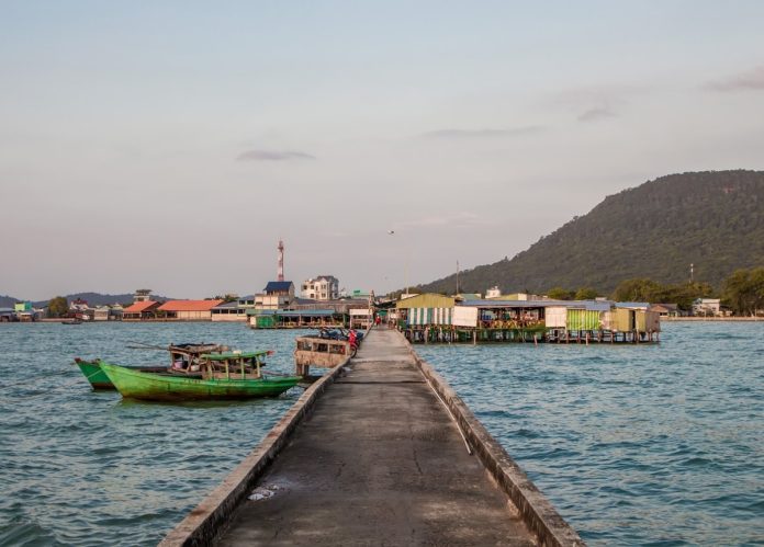 Làng chài Hàm Ninh