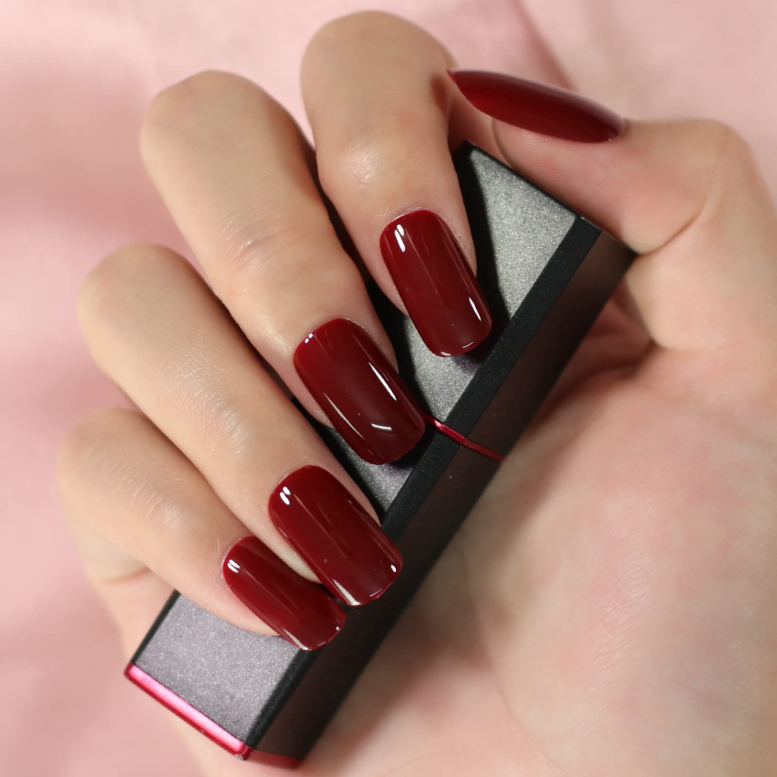 Nail đỏ đô đậm hơn đỏ tươi