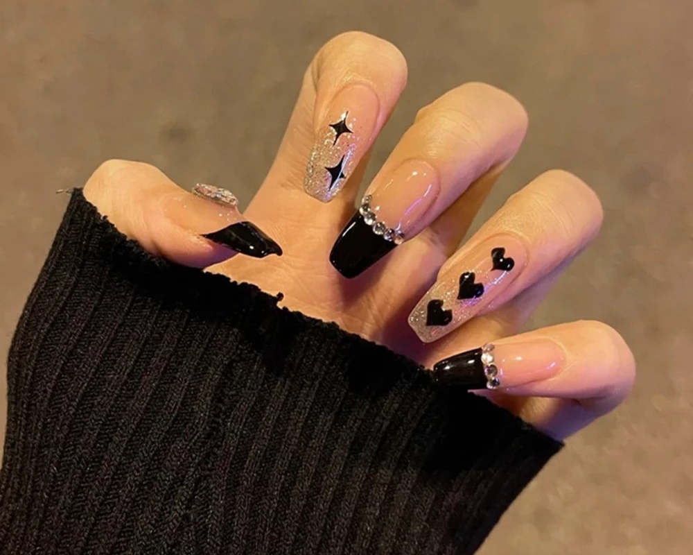 mẫu nail rất đẹp nhẹ dịu thêm thắt đá