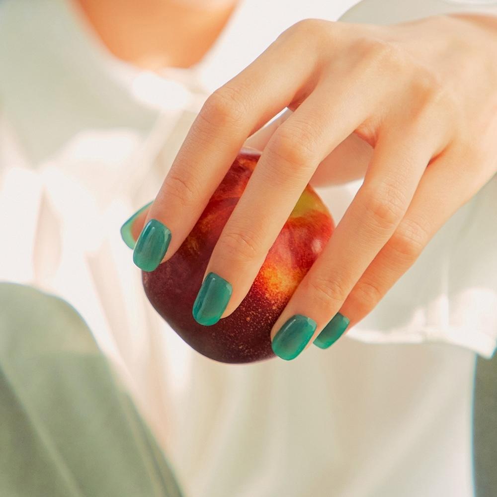 Nail nhẵn xanh lơ lá