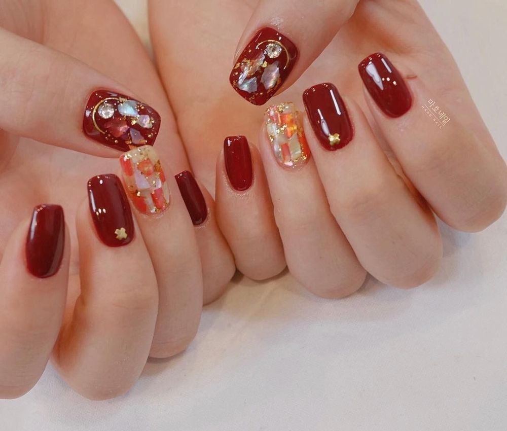 Bộ nail đơn giản màu đỏ đính đá
