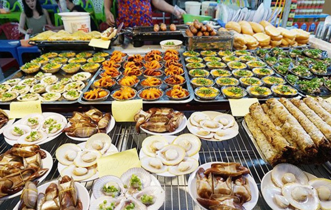 Vô số món ăn hải sản được bày bán tại chợ đêm Phú Quốc 
