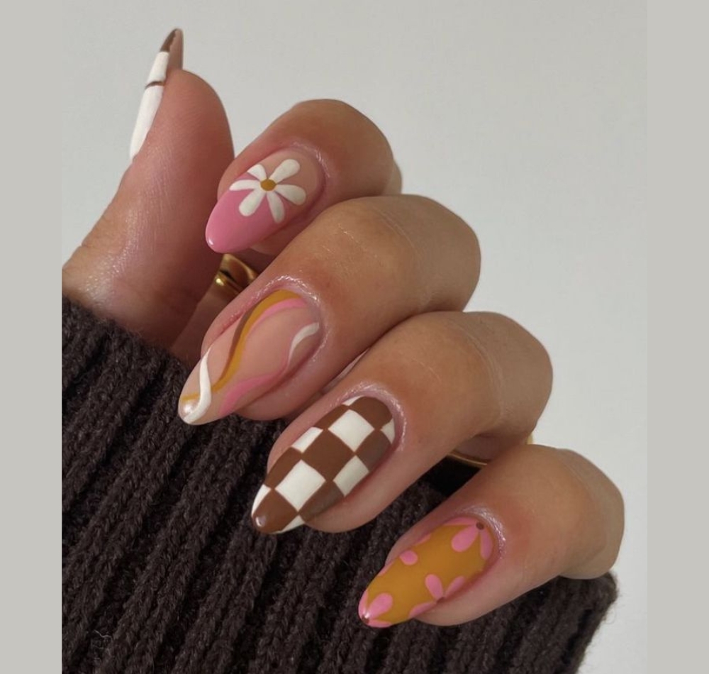 Mẫu nail hoa văn vải caro