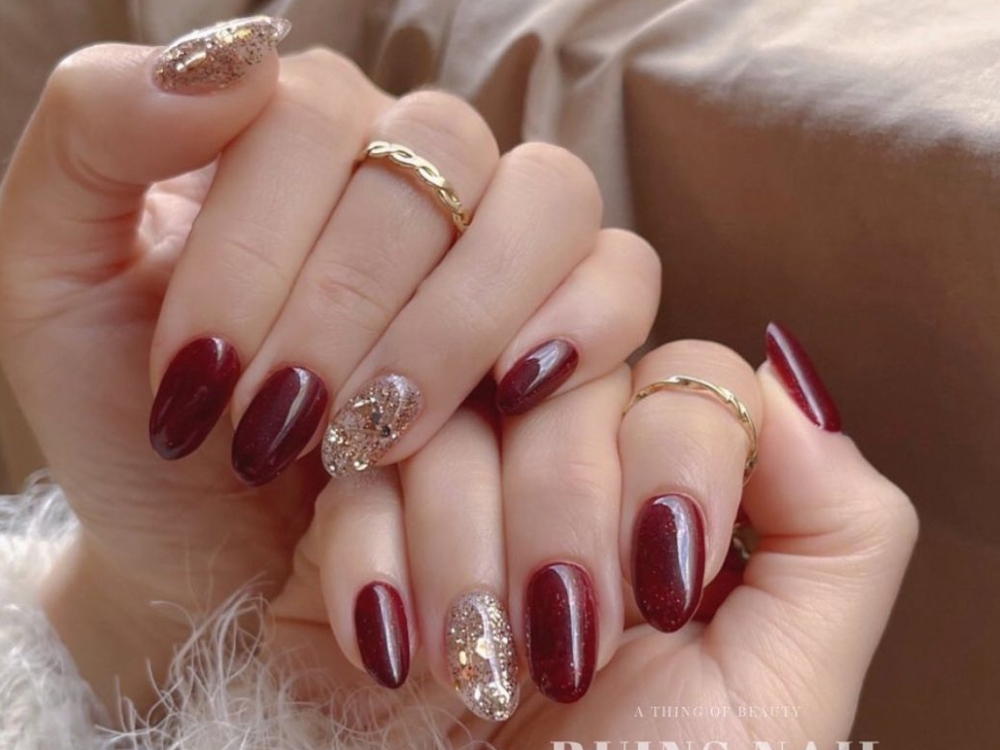 Màu nail đỏ đất ấm áp