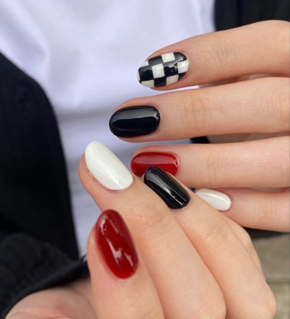 Nail red color đen sạm - năng động huỷ cách